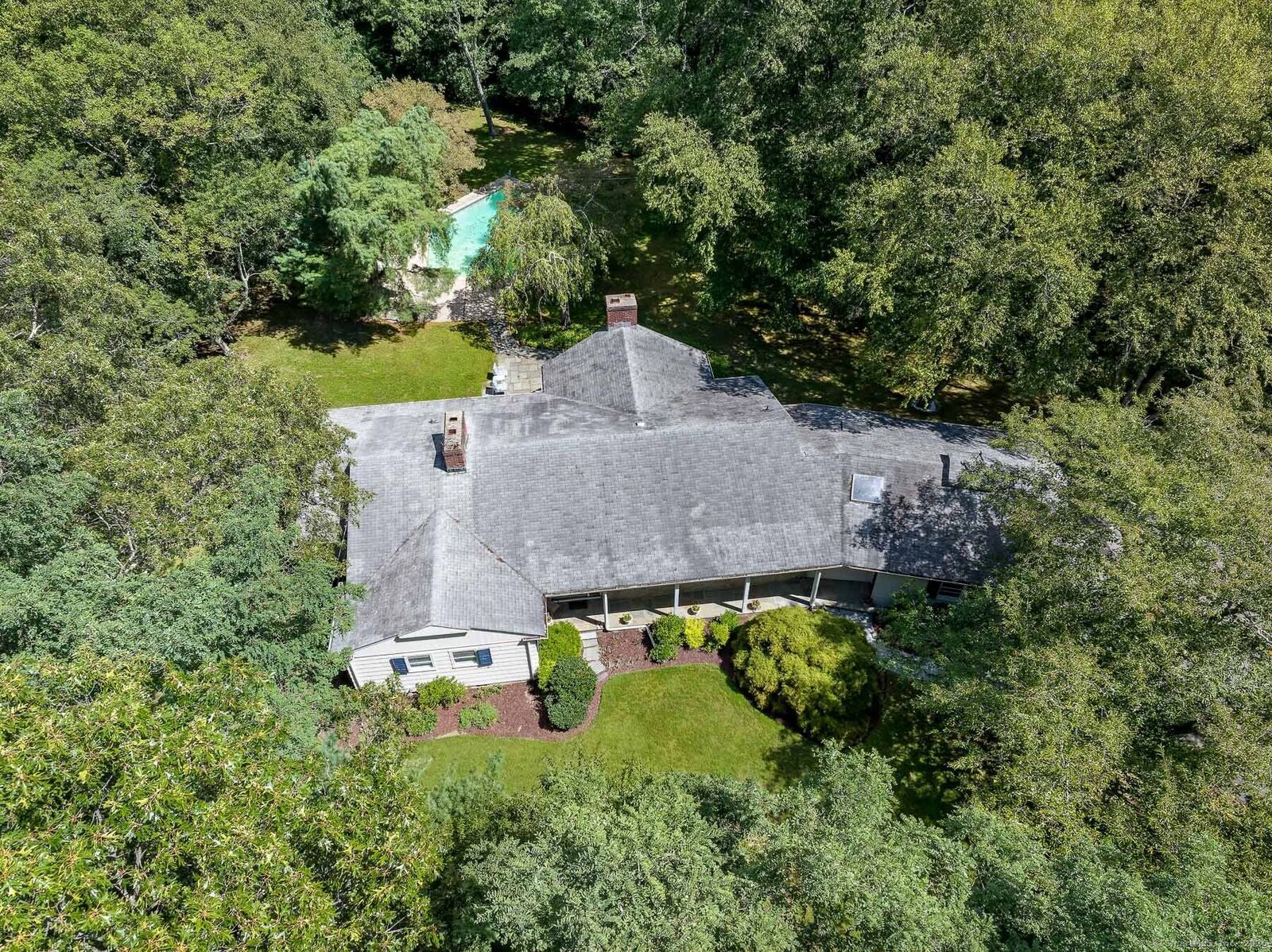 Property Photo:  