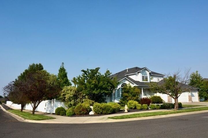 2826 W Hawthorne Rd  Spokane WA 99208 photo