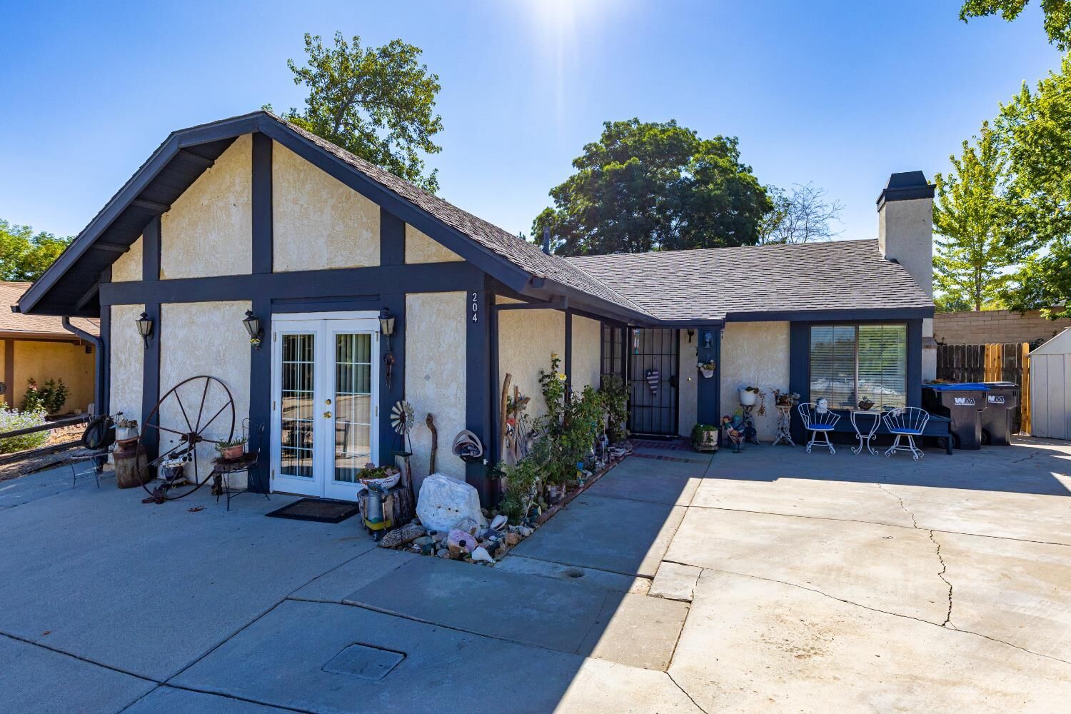 Property Photo: 204 Peach Tree Court CA 93561