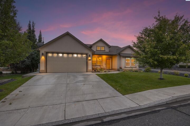 Property Photo: 2723 Stonecreek Drive WA 99354