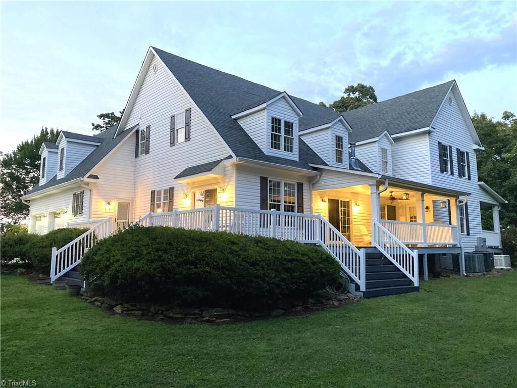 Property Photo: 284 Hendren Road NC 28654