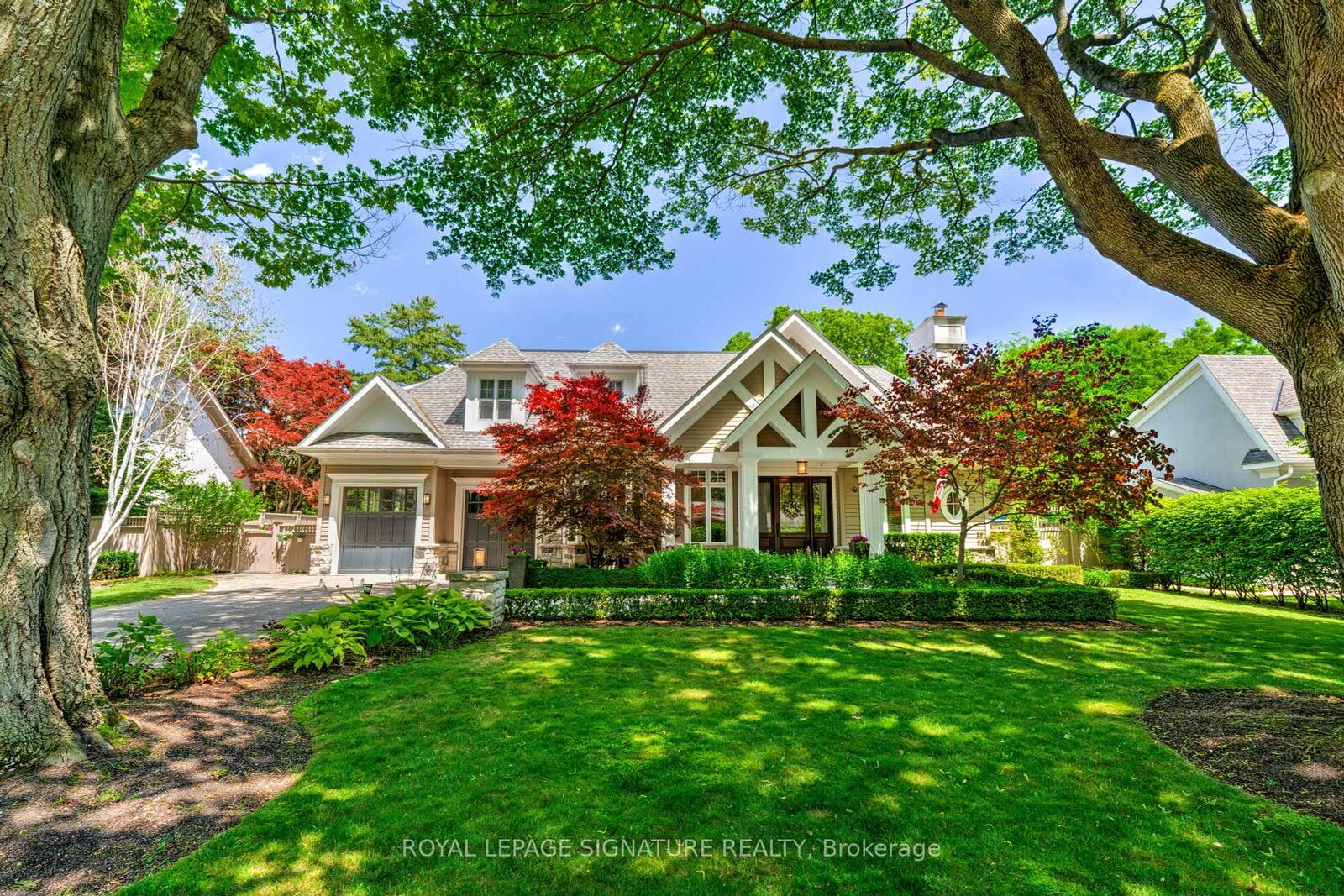 Property Photo:  71 Ennisclare Drive W  ON L6J 4N3 