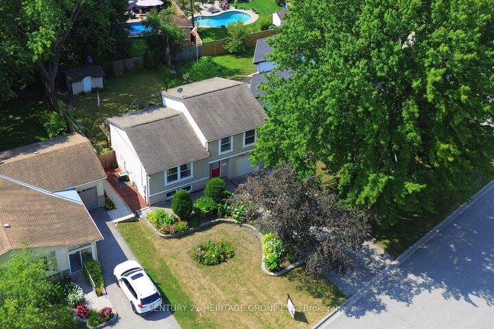 Photo de la propriété: 838 Boronia Crescent ON L3Y 5J9