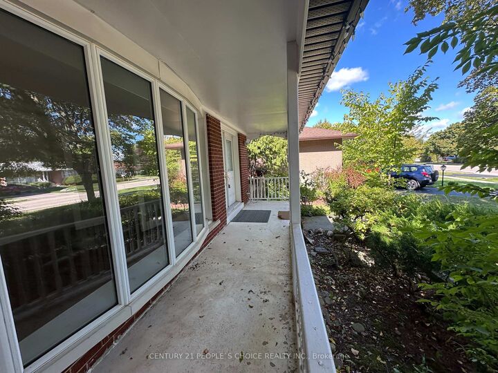 Property Photo:  1252 Mont Clair Drive  ON L6H 1Z4 