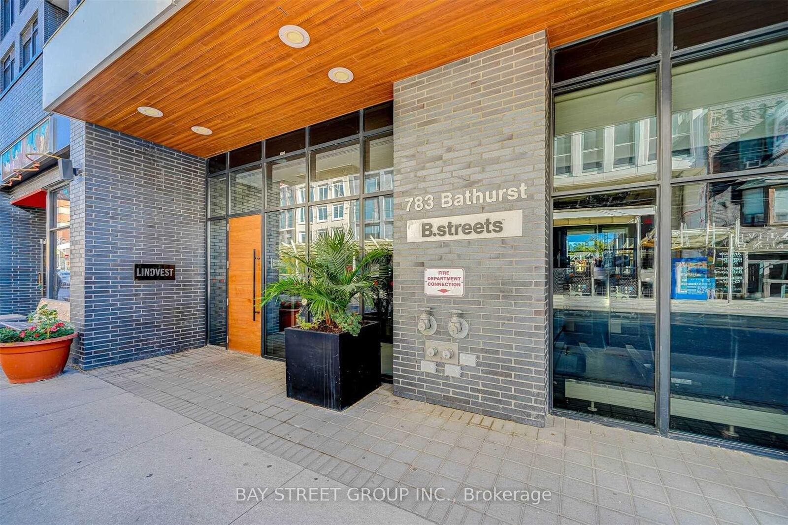 Property Photo:  783 Bathurst Street 812  ON M5S 0A8 