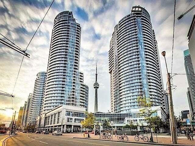 Photo de la propriété: 8 York Street 2413 ON M5J 2Y2