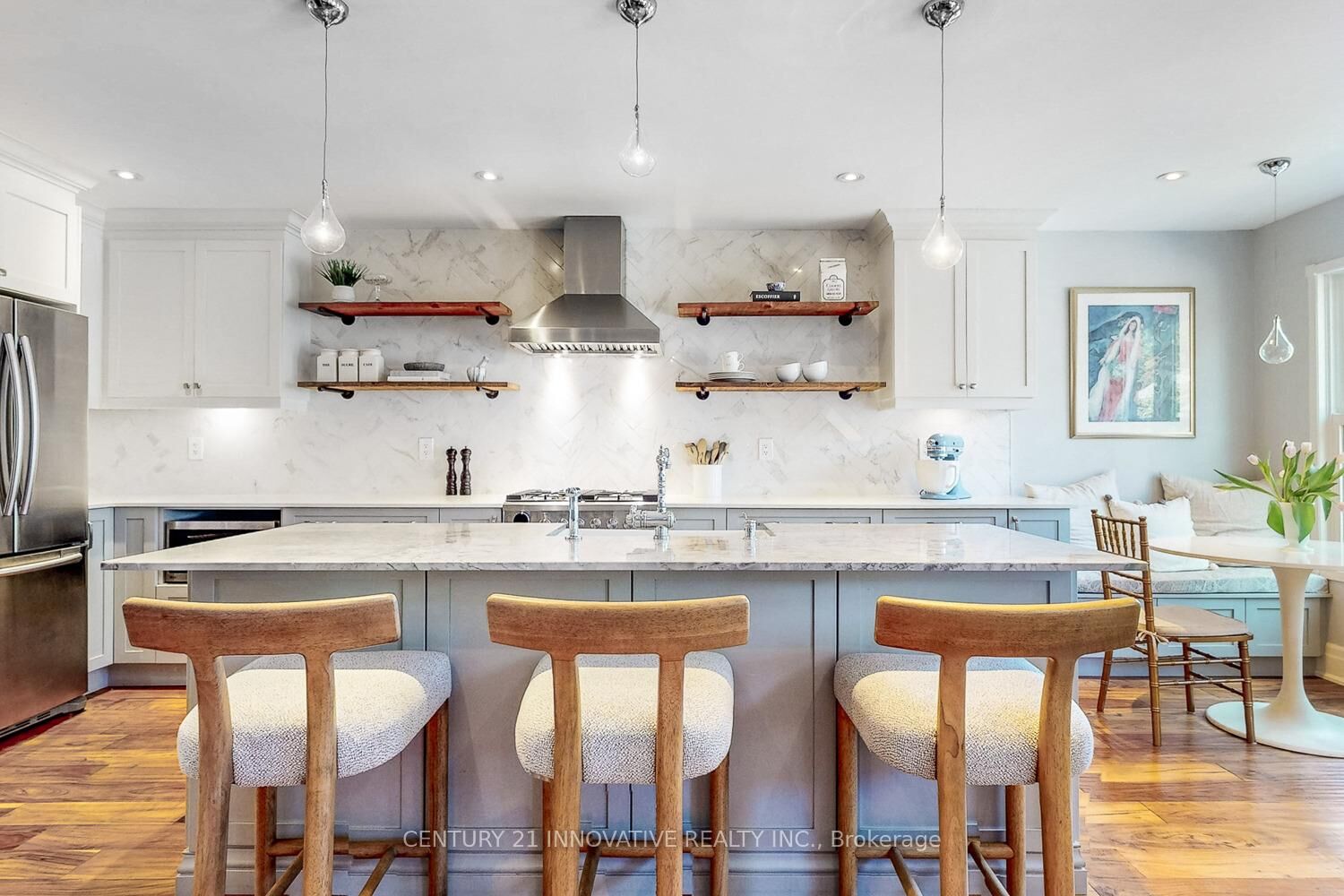 Property Photo:  4 Blackfriar Avenue  ON L1M 1E4 
