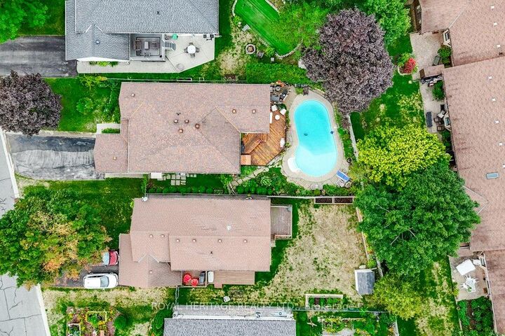 Property Photo:  258 Franmor Drive  ON K9H 7M3 