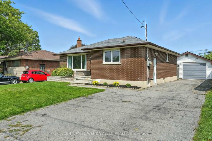 Photo de la propriété: 301 Farewell Street ON L1H 6L8