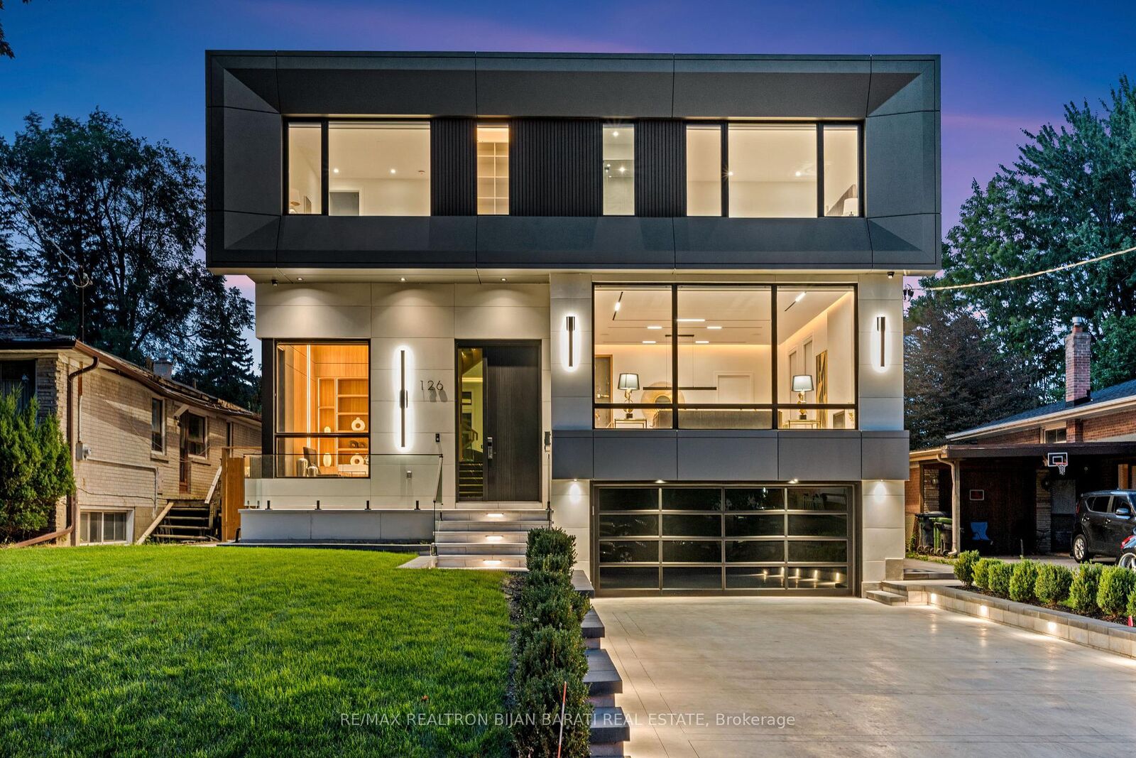 Property Photo: 126 Santa Barbara Road ON M2N 2C5