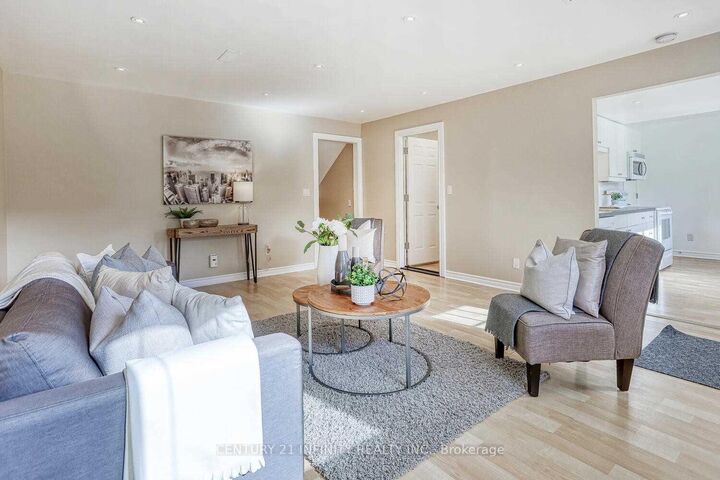 Photo de la propriété:  66 Birchfield Drive  ON L1E 1M6 