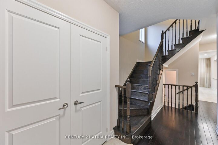Photo de la propriété: 31 Fred Mason Street ON L4P 0B2