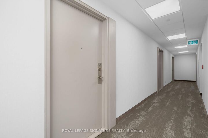 Property Photo: 681 Yonge Street 421 ON L4N 4E8