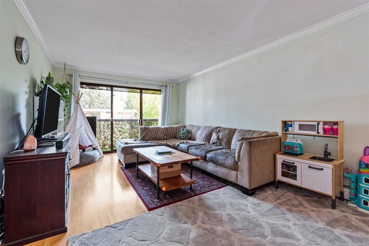 Property Photo: 1442 Blackwood Street 317 BC V4B 3V5