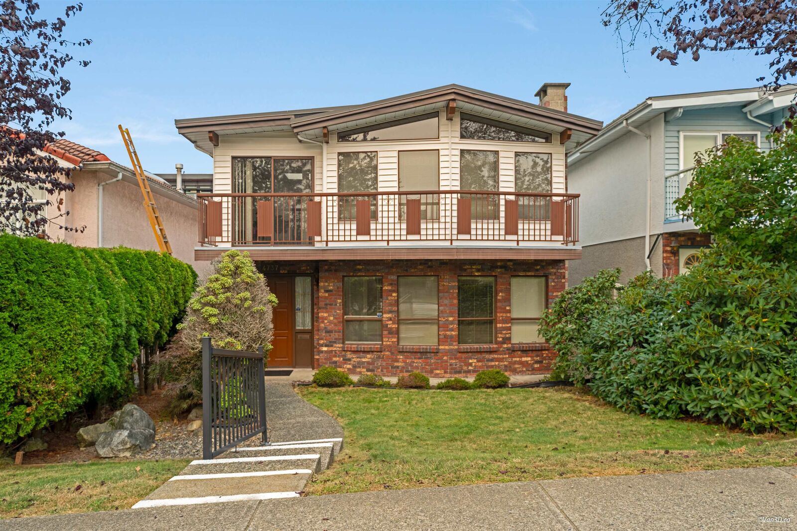 Property Photo: 4737 Pender Street BC V5C 2N4