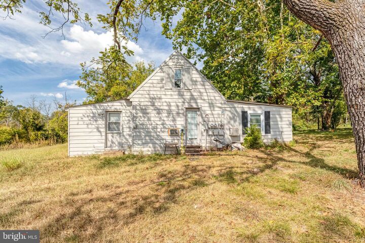 Property Photo: 6814 Jefferson Street VA 20169