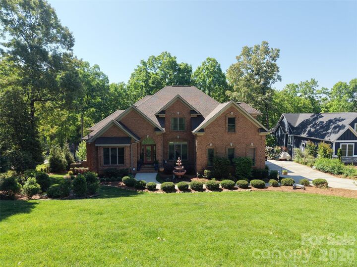 Property Photo:  107 Nautilus Court  NC 28166 