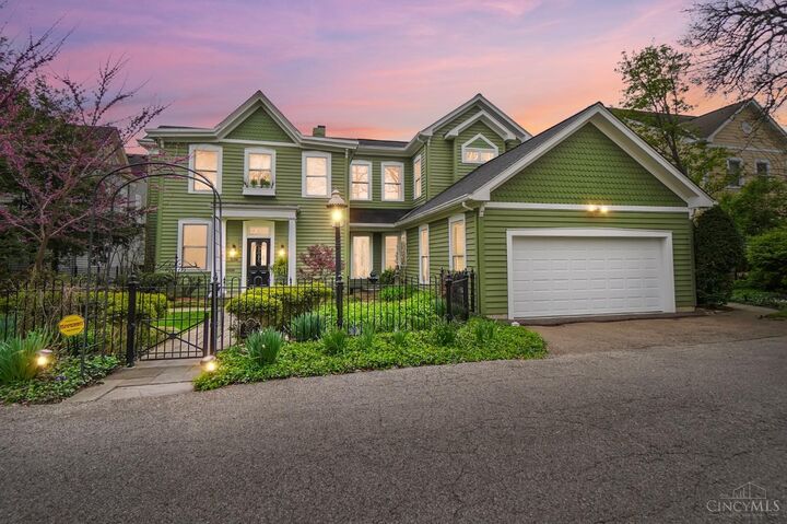 3206 Columbia Parkway Lane  Cincinnati OH 45226 photo