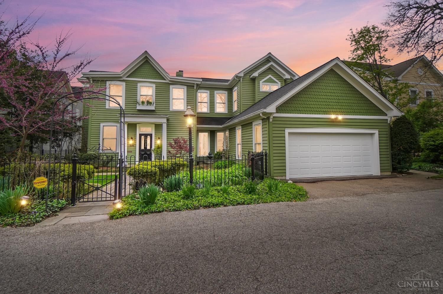 Property Photo:  3206 Columbia Parkway Lane  OH 45226 