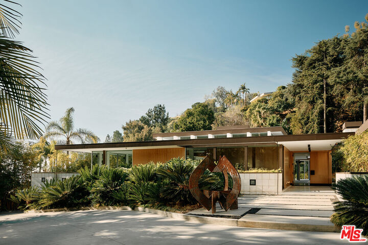 Property Photo: 1061 Loma Vista Dr CA 90210