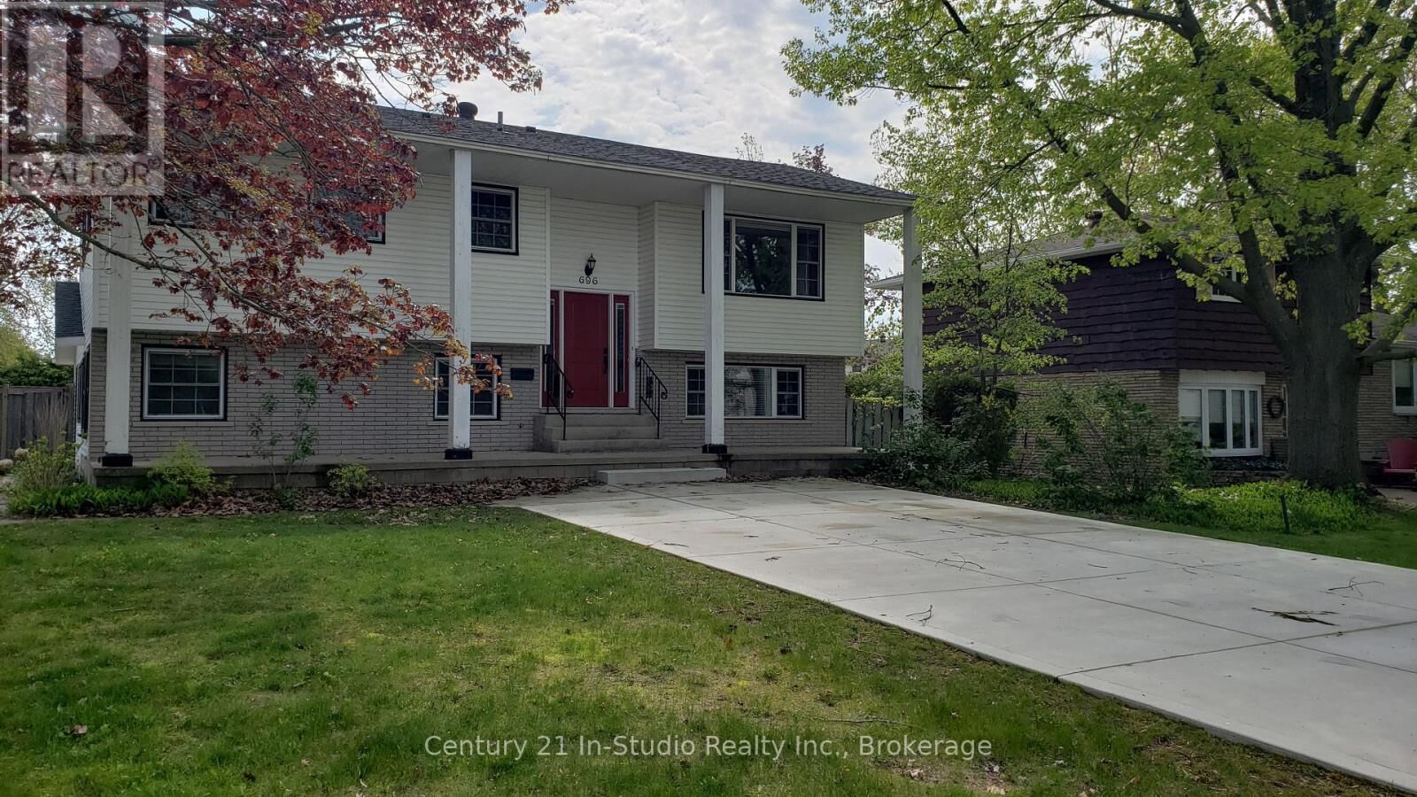 Property Photo:  696 Christopher Drive Unit 1  ON N0H 2C3 