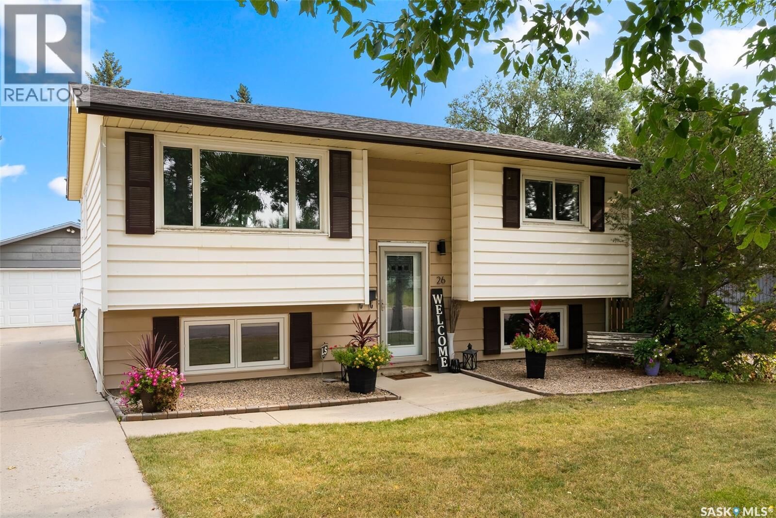 Property Photo:  26 Hammond Road  SK S4R 3C6 