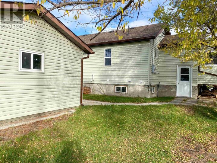 Property Photo:  11 Pugsley St  ON P0V 2M0 