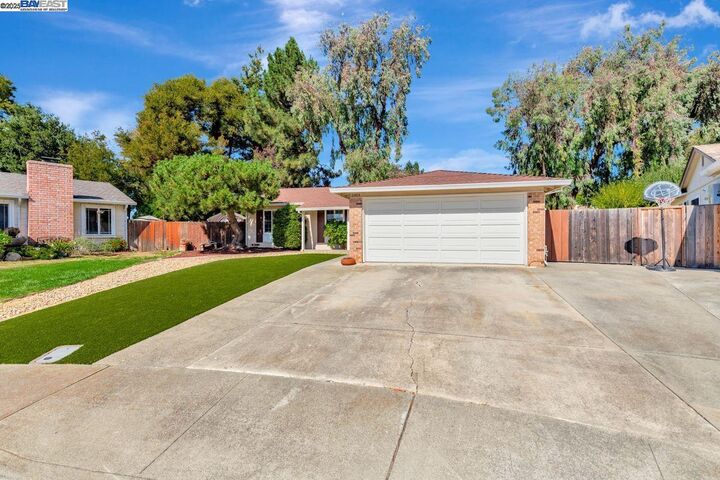 Property Photo: 2404 Maraschino Pl CA 94587