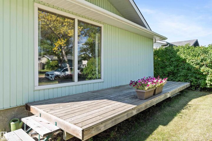 Property Photo:  9414 96 Street  AB T8L 1S6 