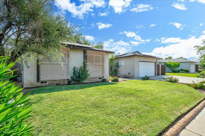 Property Photo: 1645 Burgan Avenue CA 93611