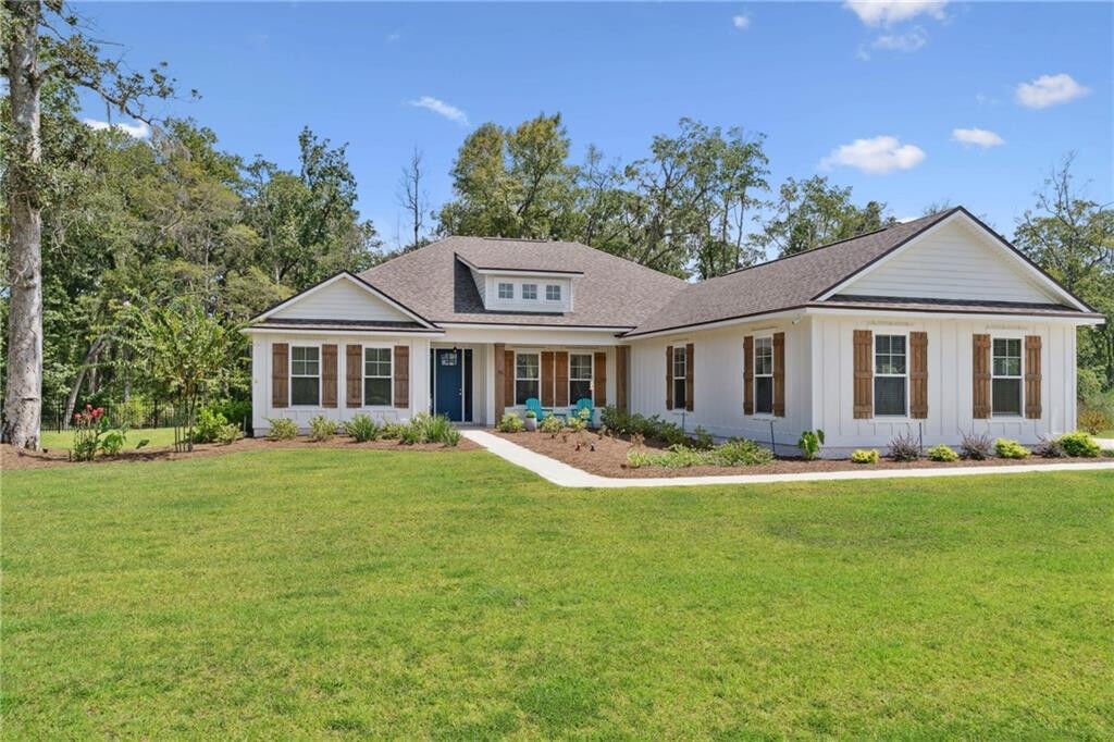 Property Photo:  96 E Lake Trail  GA 31565 
