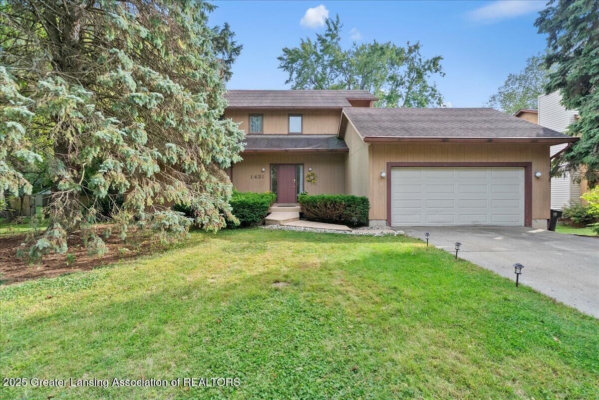Property Photo:  1431 Fairoaks Court  MI 48823
