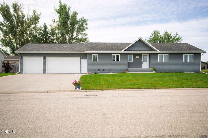 1315 8th Street SW  Jamestown ND 58401 photo