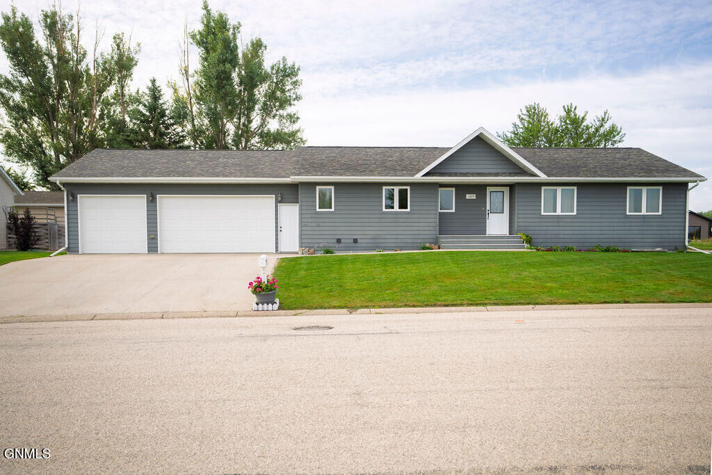 Property Photo:  1315 8th Street SW  ND 58401 