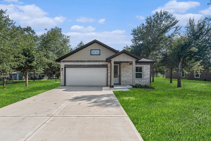 Property Photo:  708 Azalea St  TX 77484 