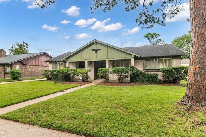 Property Photo: 9222 Rowan Lane TX 77036