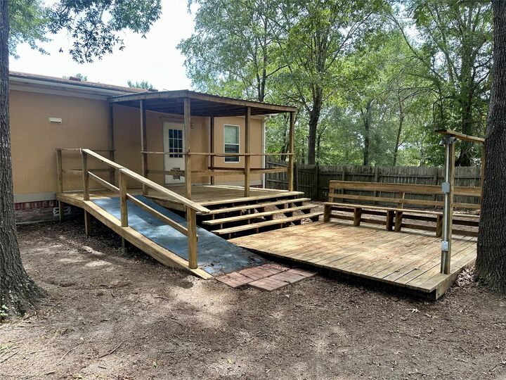 Property Photo: 6 McShore Drive TX 77320