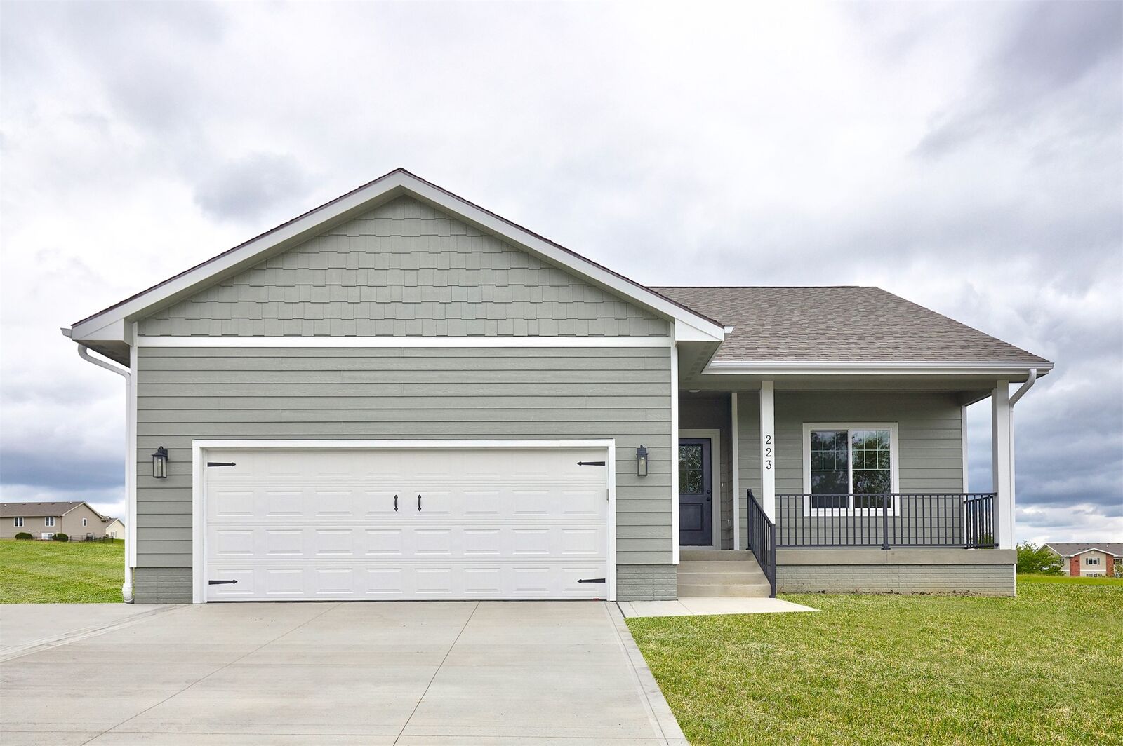 Property Photo: 105 Golf View Drive IA 50213