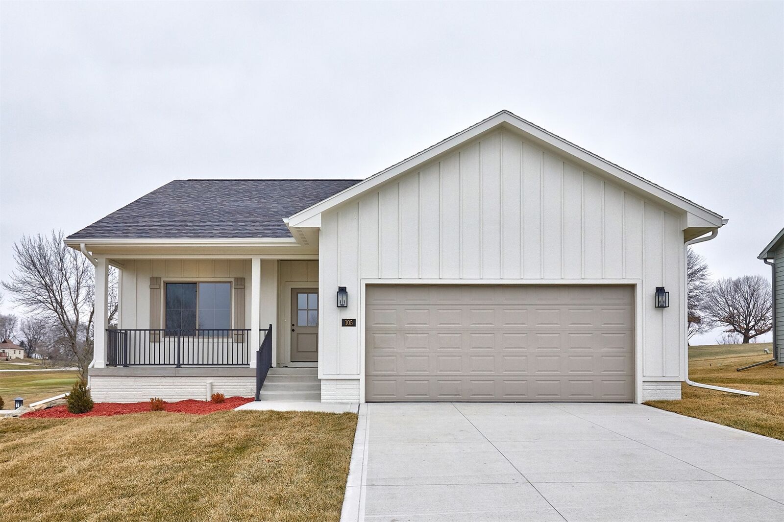 Property Photo:  105 Golf View Drive  IA 50213 