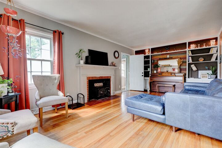 Property Photo:  4303 Crocker Street  IA 50312 