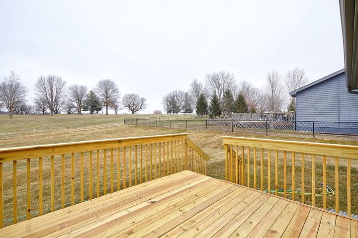 Property Photo:  107 Golf View Drive  IA 50213 