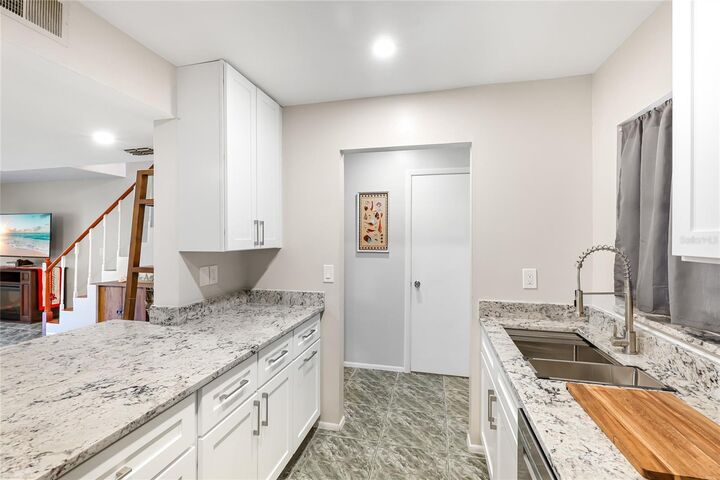 Property Photo: 3300 Ramblewood Court FL 34237