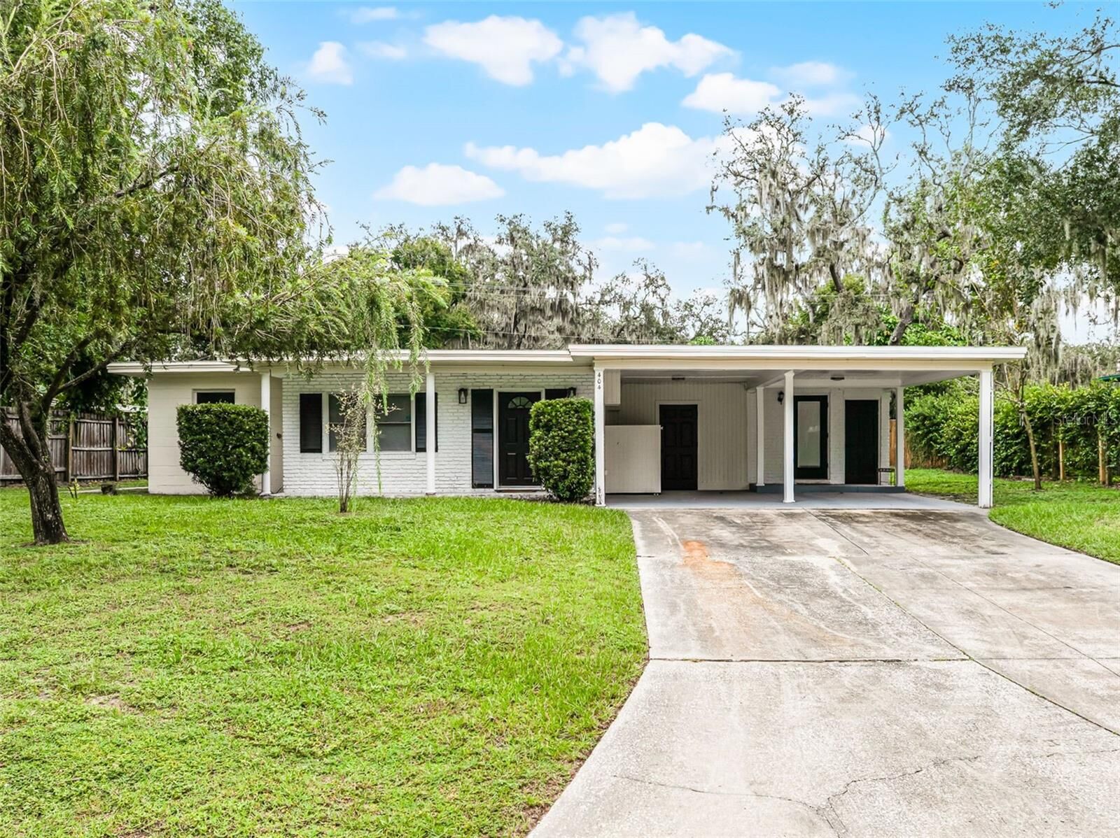 Property Photo:  404 Courtney Drive  FL 33617 