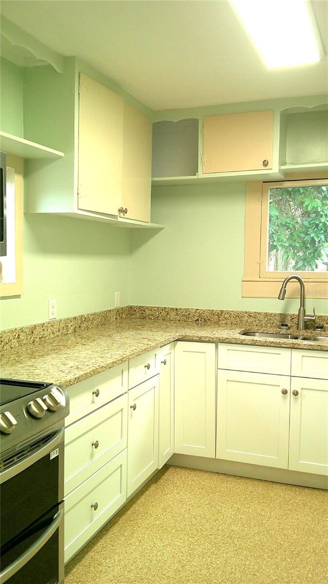 Property Photo:  2404 S Kingsway Road  FL 33584 