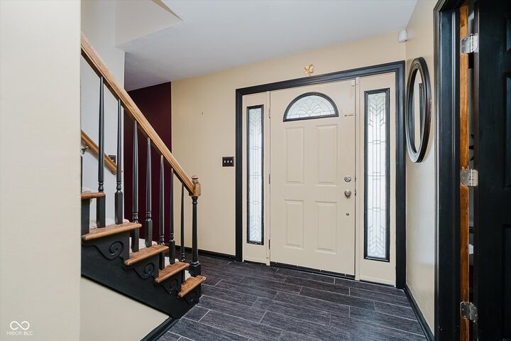 Property Photo:  807 Winter Court  IN 46032 
