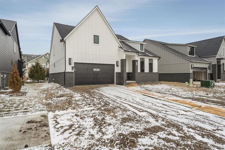 Property Photo:  39 South Trail Court  MI 48083 