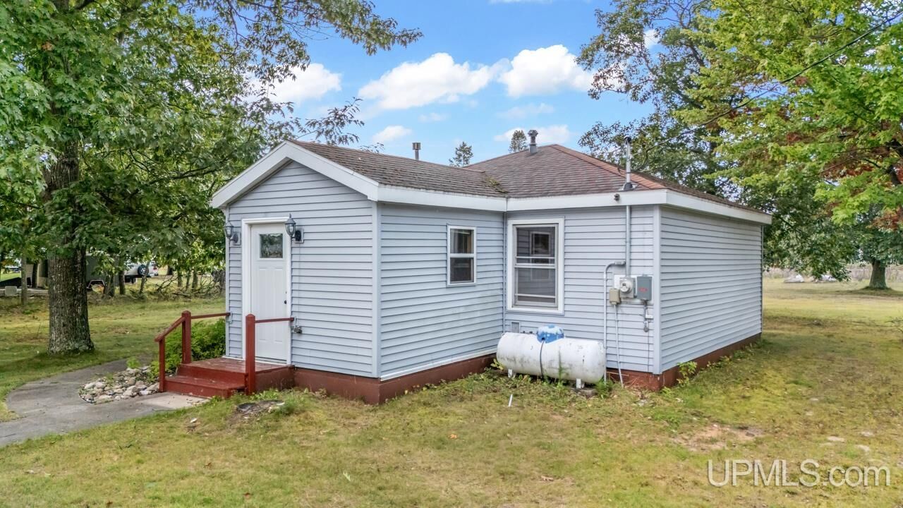 Property Photo:  8391 U.6 Lane  MI 49878 