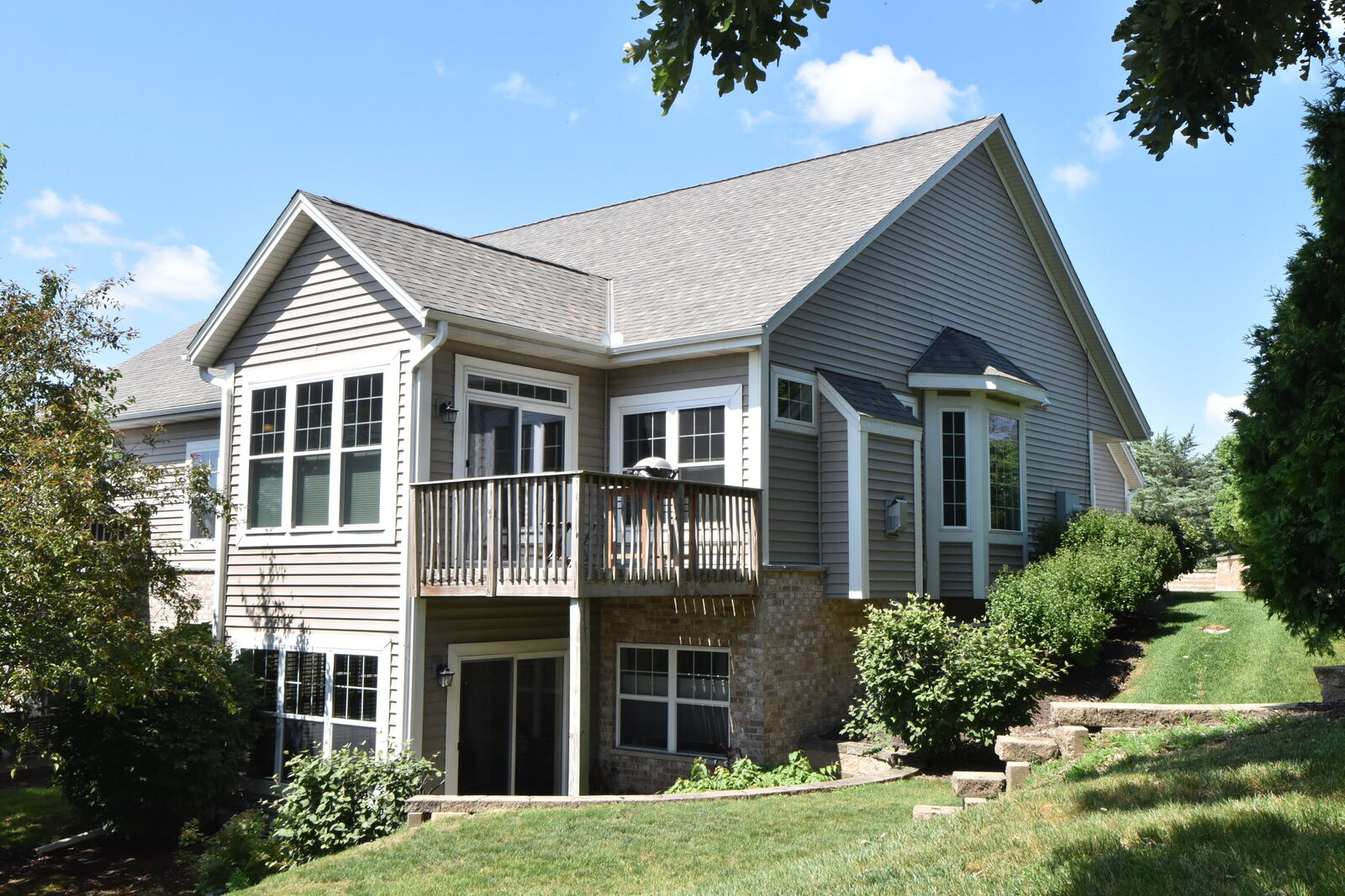 Property Photo:  1109 High Pointe Knoll Cir  WI 53188 