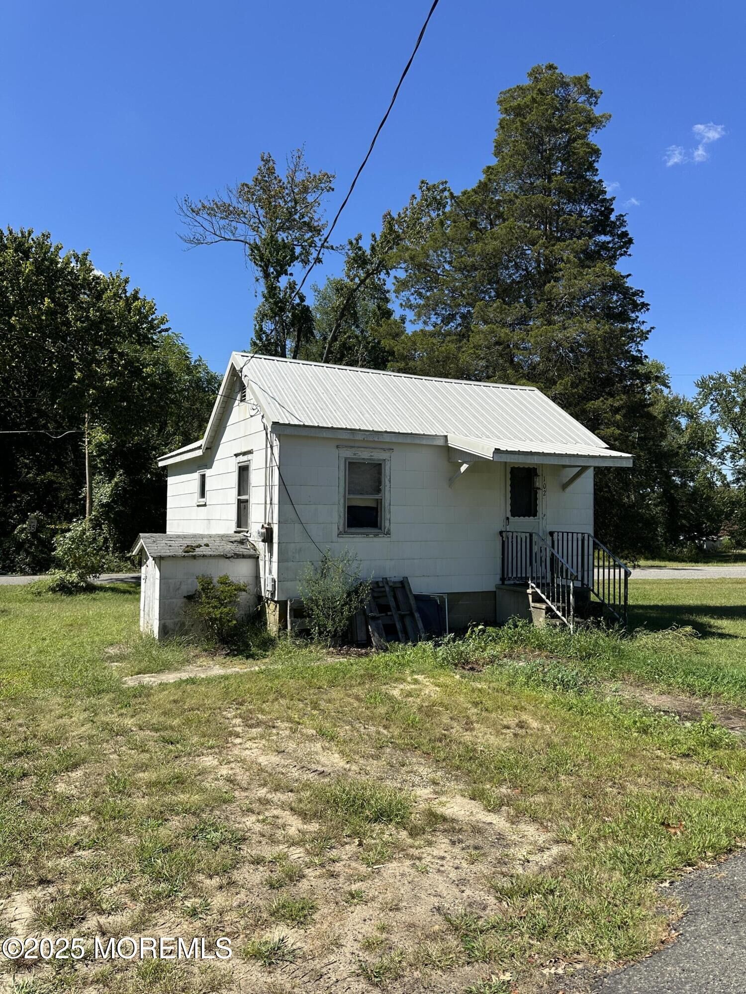 Property Photo:  102 Archertown Road  NJ 08533 