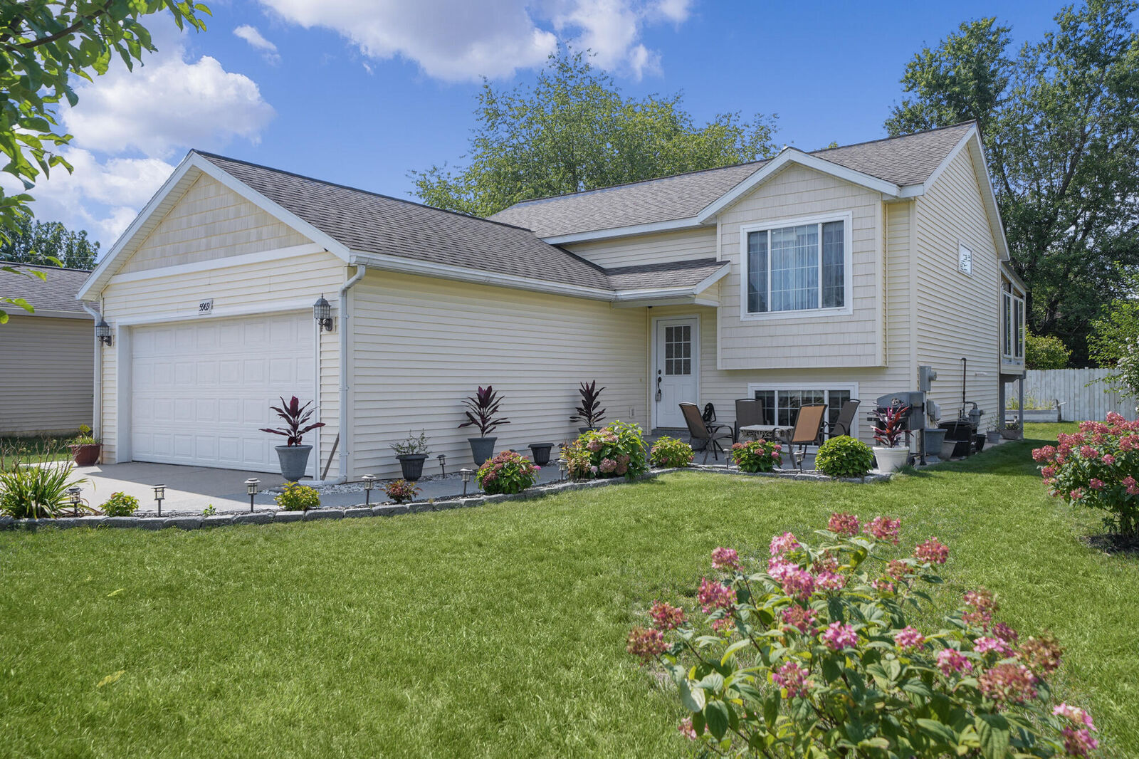 Property Photo:  5969 Clear Stream Drive SE  MI 49548 